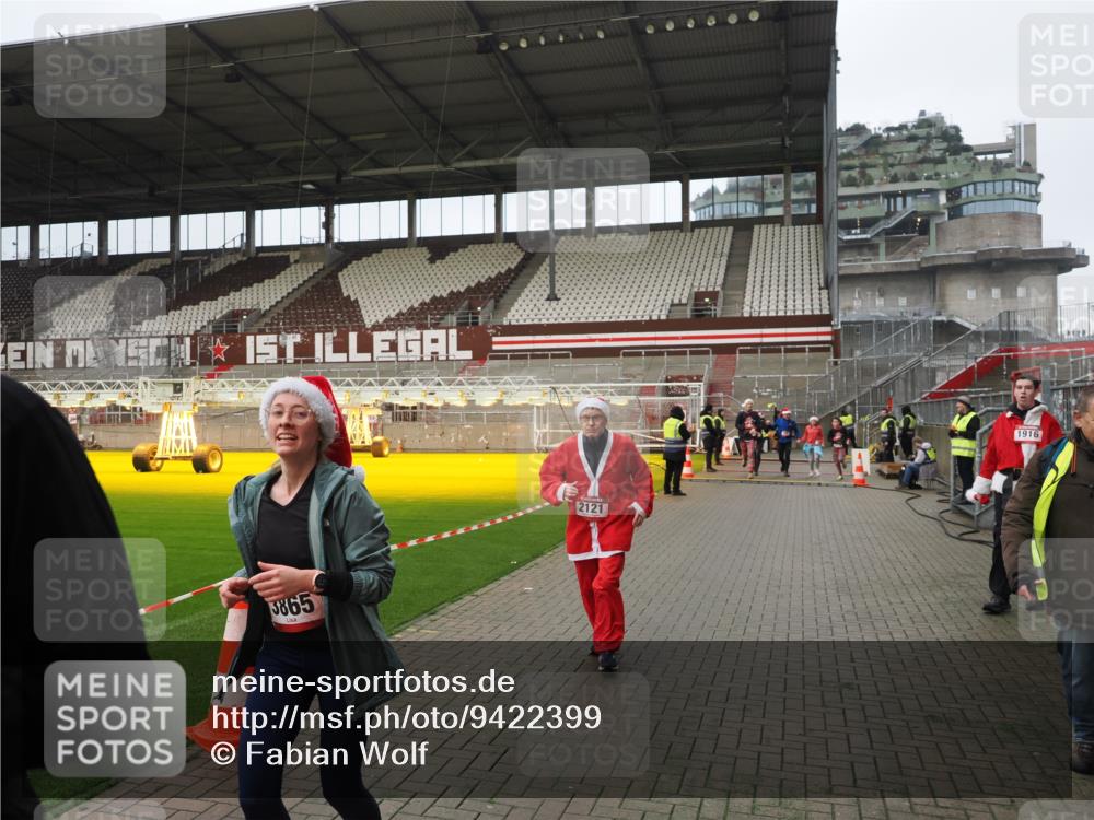 07.12.2025 - St. Pauli X-Mass-Run No. 15 Fabian Wolf http://msf.ph/oto/9422399 07.12.2025 11:52:14 Ziel 627, 644, 2121, 3276, 3280, 3445, 3648, 3650, 3659, 3865 meine-sportfotos.de