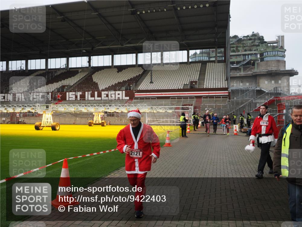 07.12.2025 - St. Pauli X-Mass-Run No. 15 Fabian Wolf http://msf.ph/oto/9422403 07.12.2025 11:52:14 Ziel 627, 644, 2121, 3276, 3280, 3445, 3648, 3650, 3659, 3865 meine-sportfotos.de