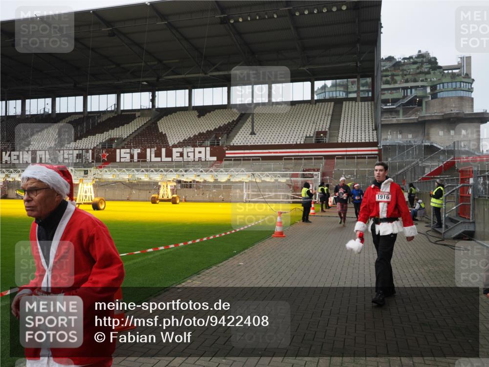 07.12.2025 - St. Pauli X-Mass-Run No. 15 Fabian Wolf http://msf.ph/oto/9422408 07.12.2025 11:52:15 Ziel 627, 644, 2121, 3276, 3280, 3445, 3648, 3650, 3659, 3865 meine-sportfotos.de