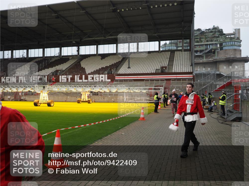 07.12.2025 - St. Pauli X-Mass-Run No. 15 Fabian Wolf http://msf.ph/oto/9422409 07.12.2025 11:52:16 Ziel 627, 644, 2121, 3276, 3280, 3648, 3650, 3659, 3865 meine-sportfotos.de
