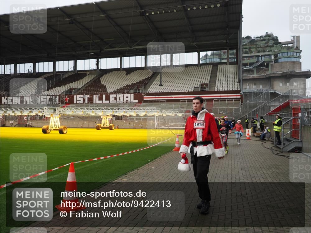 07.12.2025 - St. Pauli X-Mass-Run No. 15 Fabian Wolf http://msf.ph/oto/9422413 07.12.2025 11:52:17 Ziel 627, 644, 2121, 3276, 3280, 3648, 3650, 3659, 3865 meine-sportfotos.de
