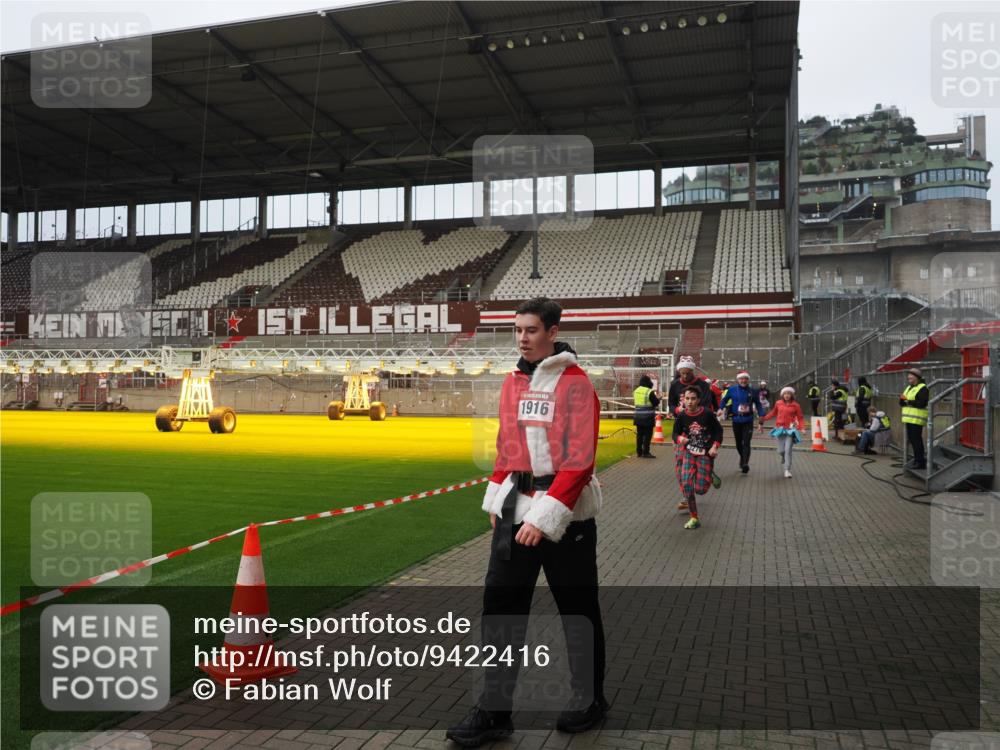 07.12.2025 - St. Pauli X-Mass-Run No. 15 Fabian Wolf http://msf.ph/oto/9422416 07.12.2025 11:52:17 Ziel 627, 644, 2121, 3276, 3280, 3648, 3650, 3659, 3865 meine-sportfotos.de