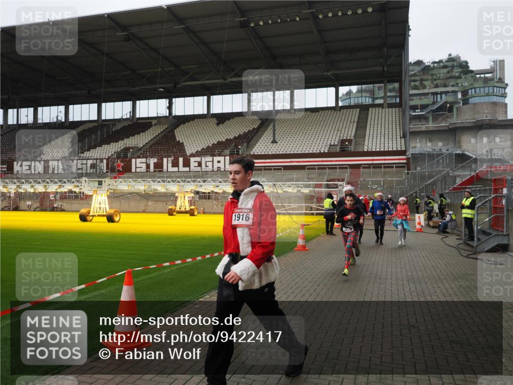 07.12.2025 - St. Pauli X-Mass-Run No. 15 Fabian Wolf http://msf.ph/oto/9422417 07.12.2025 11:52:17 Ziel 627, 644, 2121, 3276, 3280, 3648, 3650, 3659, 3865 meine-sportfotos.de