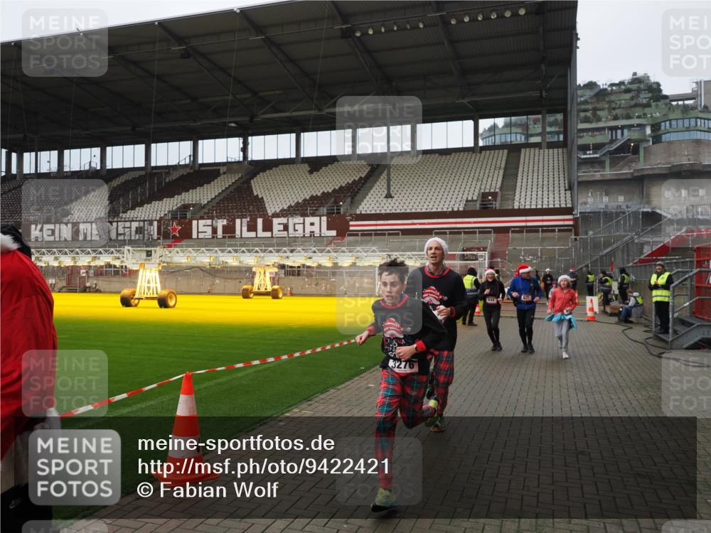 07.12.2025 - St. Pauli X-Mass-Run No. 15 Fabian Wolf http://msf.ph/oto/9422421 07.12.2025 11:52:18 Ziel 620, 627, 644, 2121, 3276, 3280, 3648, 3650, 3659, 3865 meine-sportfotos.de