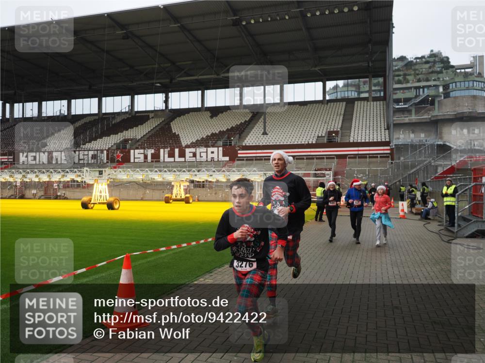 07.12.2025 - St. Pauli X-Mass-Run No. 15 Fabian Wolf http://msf.ph/oto/9422422 07.12.2025 11:52:19 Ziel 620, 627, 644, 2121, 3276, 3280, 3648, 3650, 3659, 3865 meine-sportfotos.de