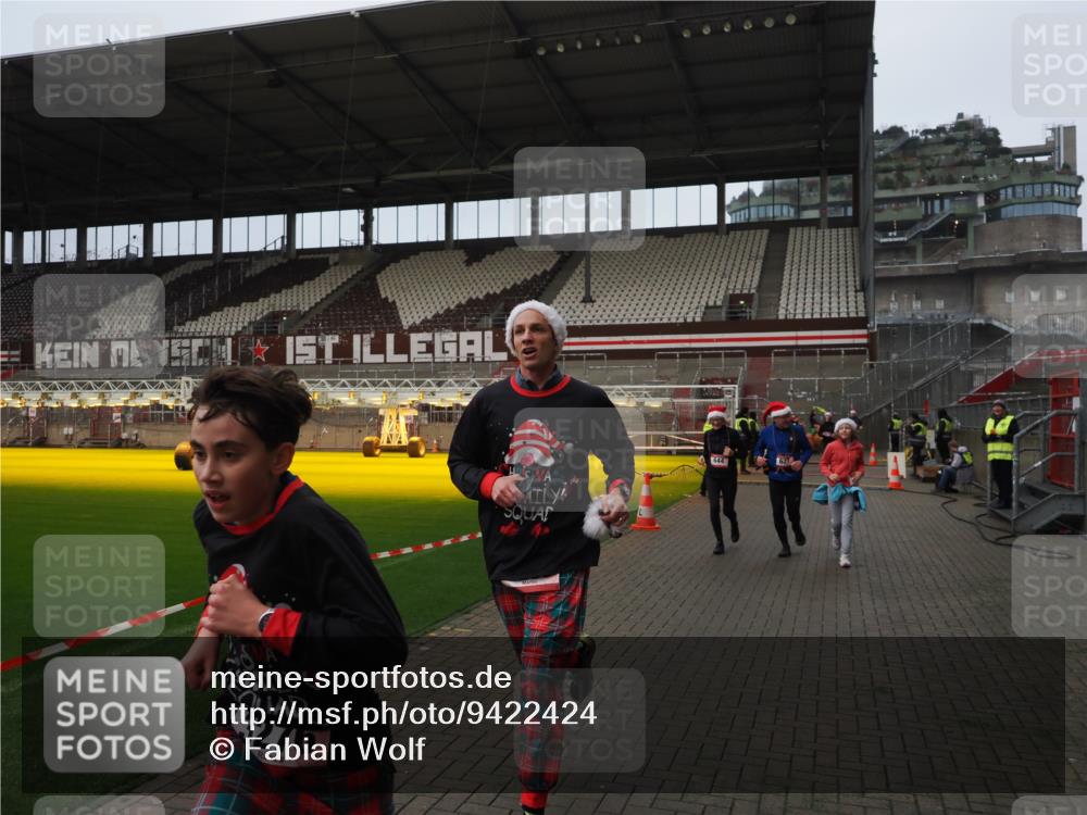 07.12.2025 - St. Pauli X-Mass-Run No. 15 Fabian Wolf http://msf.ph/oto/9422424 07.12.2025 11:52:19 Ziel 620, 627, 644, 2121, 3276, 3280, 3648, 3650, 3659, 3865 meine-sportfotos.de