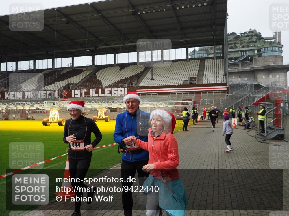 07.12.2025 - St. Pauli X-Mass-Run No. 15 Fabian Wolf http://msf.ph/oto/9422440 07.12.2025 11:52:22 Ziel 613, 620, 627, 644, 2121, 3276, 3280 meine-sportfotos.de