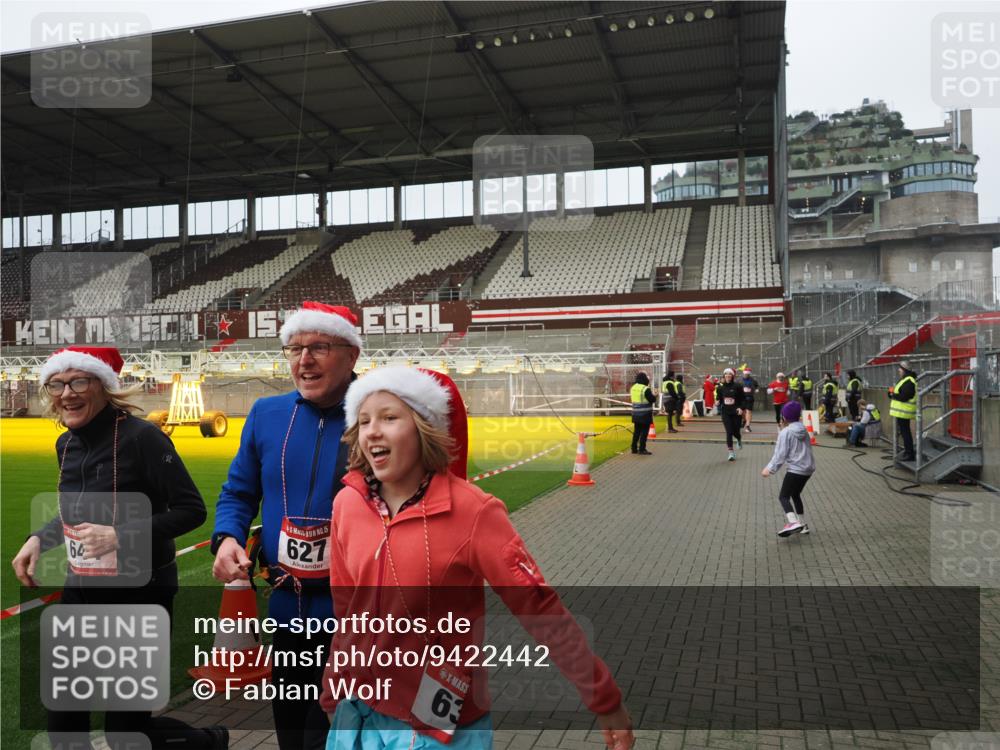 07.12.2025 - St. Pauli X-Mass-Run No. 15 Fabian Wolf http://msf.ph/oto/9422442 07.12.2025 11:52:23 Ziel 613, 618, 620, 627, 644, 2121, 3276, 3280, 3886 meine-sportfotos.de