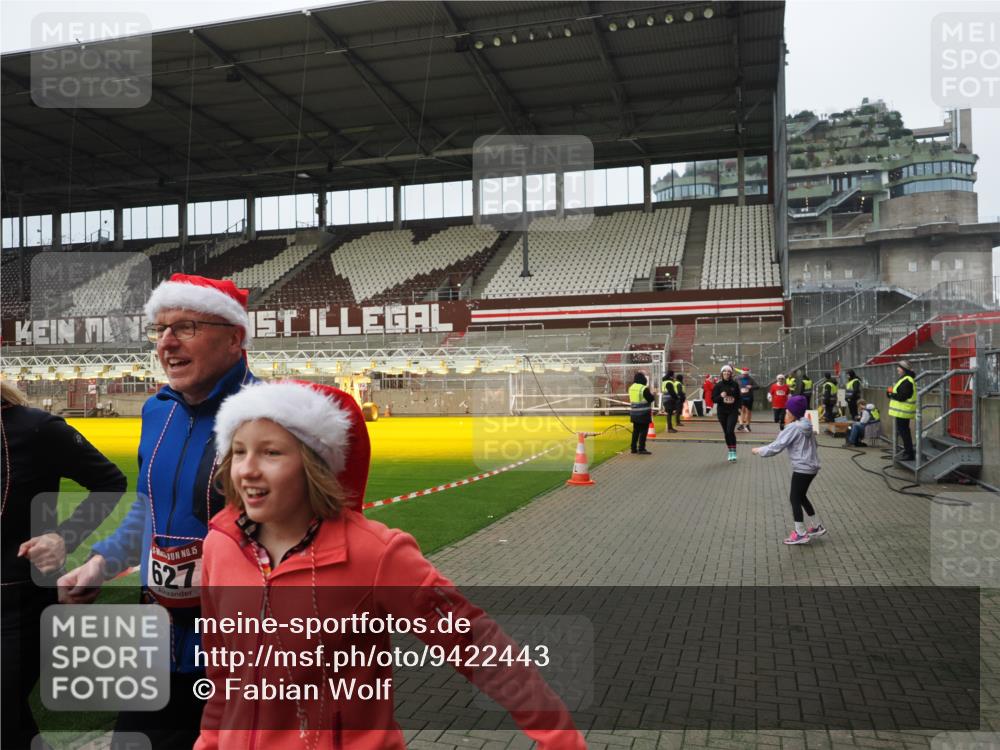 07.12.2025 - St. Pauli X-Mass-Run No. 15 Fabian Wolf http://msf.ph/oto/9422443 07.12.2025 11:52:23 Ziel 613, 618, 620, 627, 644, 2121, 3276, 3280, 3886 meine-sportfotos.de