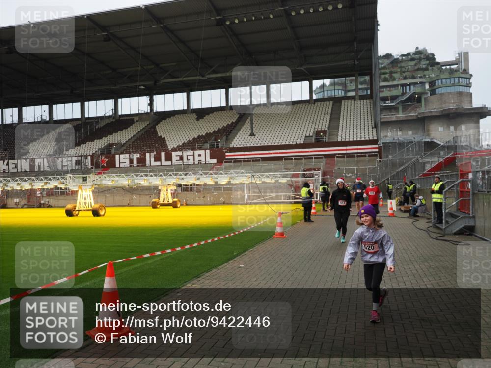 07.12.2025 - St. Pauli X-Mass-Run No. 15 Fabian Wolf http://msf.ph/oto/9422446 07.12.2025 11:52:25 Ziel 613, 618, 620, 627, 644, 3276, 3280, 3886 meine-sportfotos.de