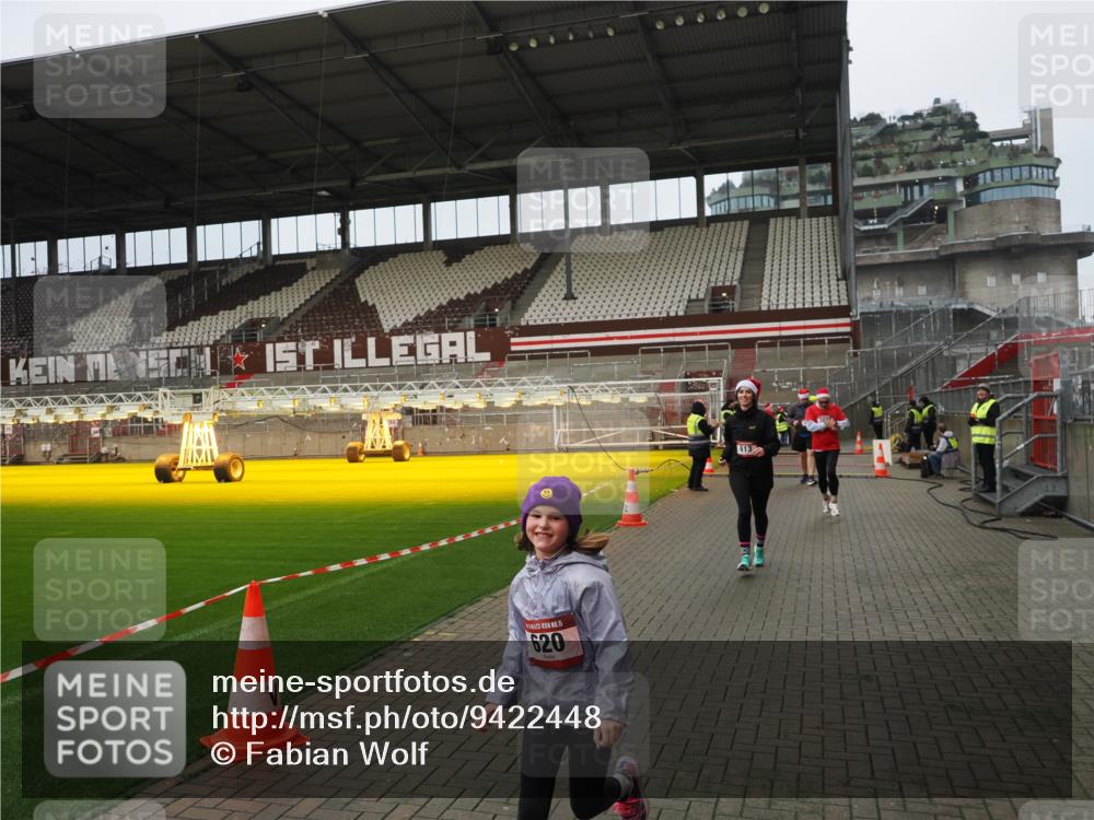 07.12.2025 - St. Pauli X-Mass-Run No. 15 Fabian Wolf http://msf.ph/oto/9422448 07.12.2025 11:52:26 Ziel 613, 618, 620, 627, 644, 3276, 3280, 3886 meine-sportfotos.de
