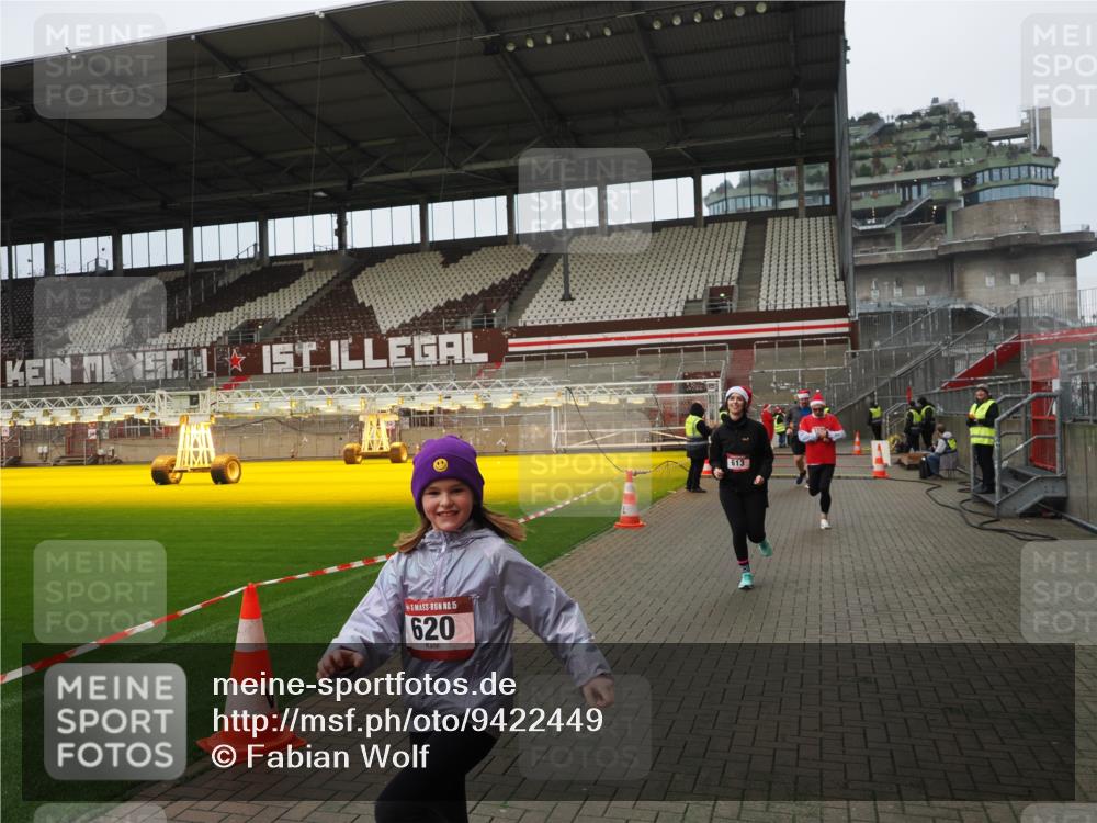 07.12.2025 - St. Pauli X-Mass-Run No. 15 Fabian Wolf http://msf.ph/oto/9422449 07.12.2025 11:52:26 Ziel 613, 618, 620, 627, 644, 3276, 3280, 3886 meine-sportfotos.de