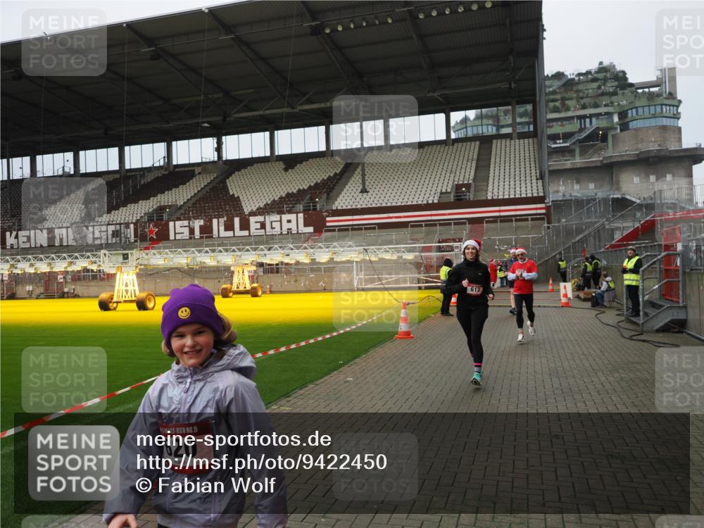 07.12.2025 - St. Pauli X-Mass-Run No. 15 Fabian Wolf http://msf.ph/oto/9422450 07.12.2025 11:52:26 Ziel 613, 618, 620, 627, 644, 3276, 3280, 3886 meine-sportfotos.de