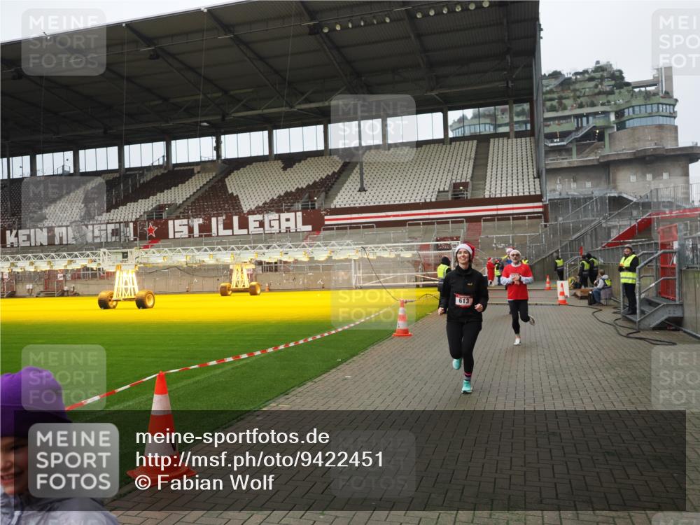 07.12.2025 - St. Pauli X-Mass-Run No. 15 Fabian Wolf http://msf.ph/oto/9422451 07.12.2025 11:52:26 Ziel 613, 618, 620, 627, 644, 3276, 3280, 3886 meine-sportfotos.de