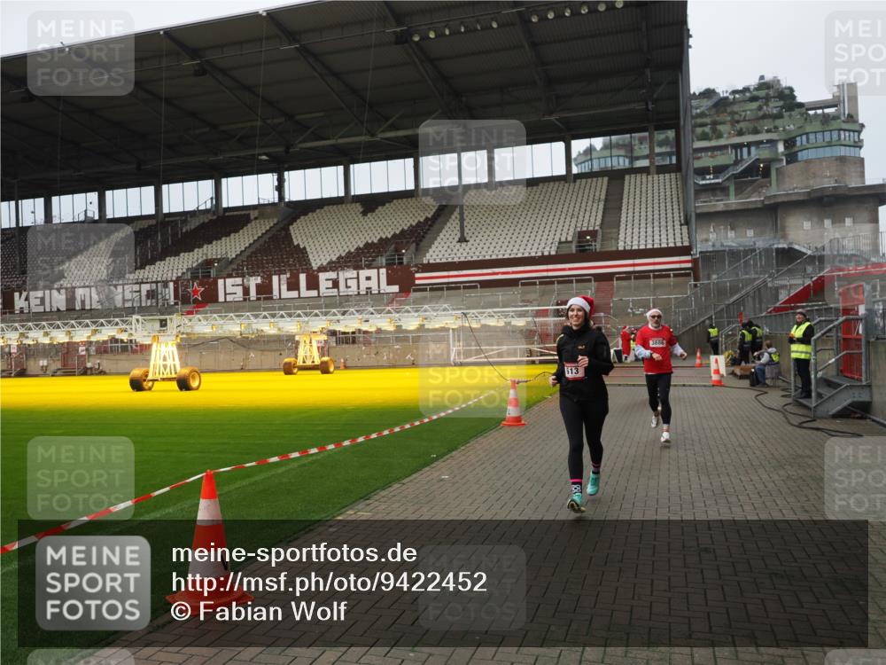 07.12.2025 - St. Pauli X-Mass-Run No. 15 Fabian Wolf http://msf.ph/oto/9422452 07.12.2025 11:52:26 Ziel 613, 618, 620, 627, 644, 3276, 3280, 3886 meine-sportfotos.de