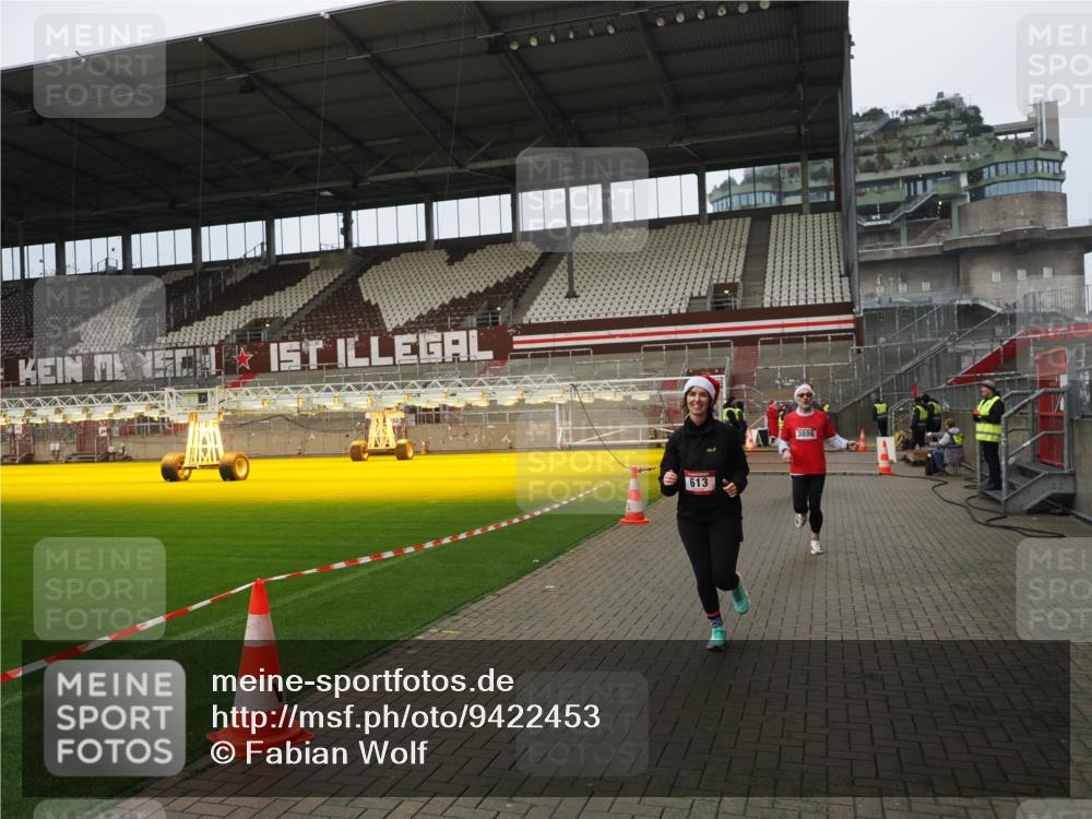 07.12.2025 - St. Pauli X-Mass-Run No. 15 Fabian Wolf http://msf.ph/oto/9422453 07.12.2025 11:52:27 Ziel 613, 618, 620, 627, 644, 3276, 3280, 3886 meine-sportfotos.de
