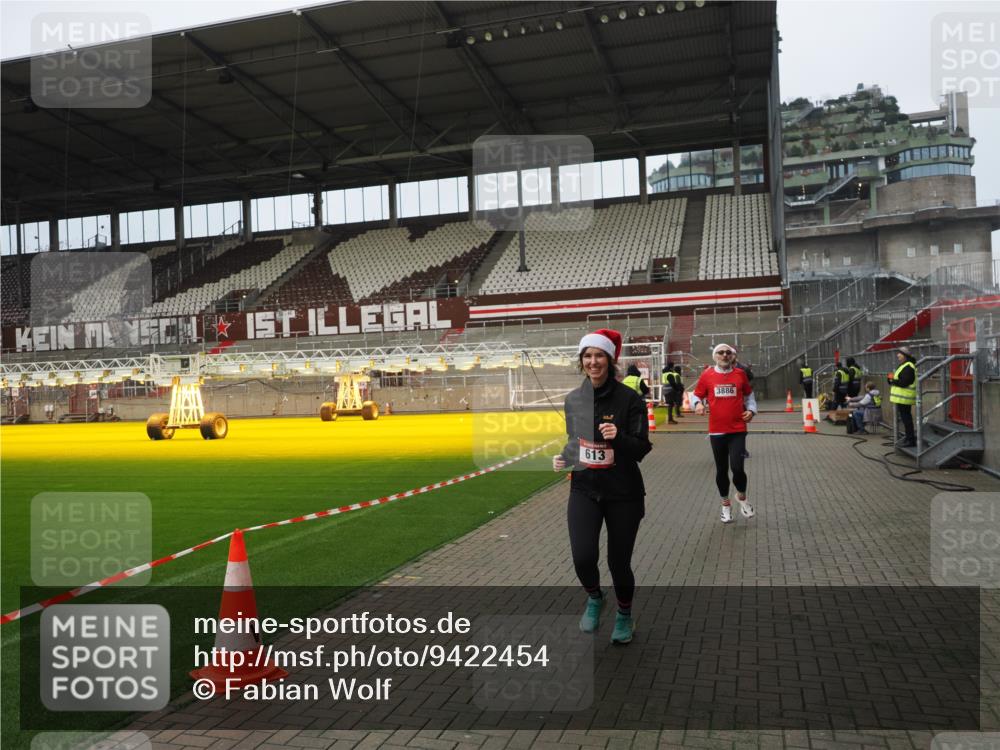 07.12.2025 - St. Pauli X-Mass-Run No. 15 Fabian Wolf http://msf.ph/oto/9422454 07.12.2025 11:52:27 Ziel 613, 618, 620, 627, 644, 3276, 3280, 3886 meine-sportfotos.de