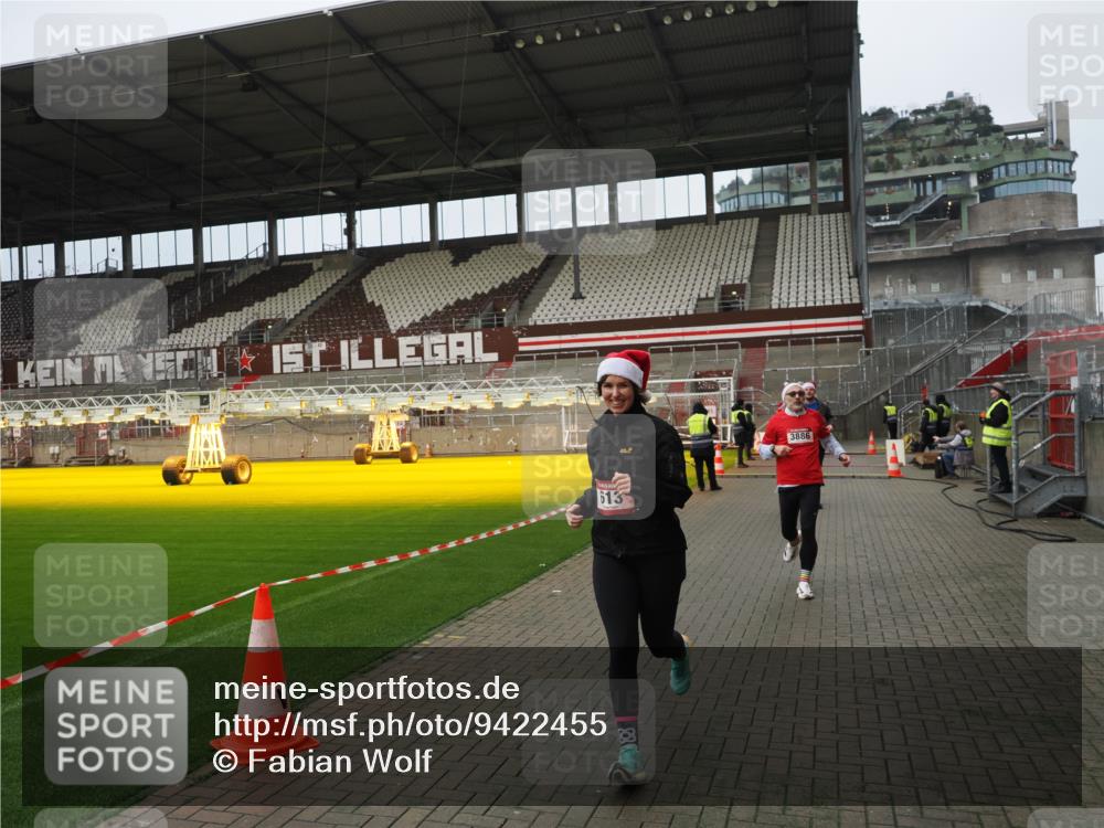 07.12.2025 - St. Pauli X-Mass-Run No. 15 Fabian Wolf http://msf.ph/oto/9422455 07.12.2025 11:52:27 Ziel 613, 618, 620, 627, 644, 3276, 3280, 3886 meine-sportfotos.de