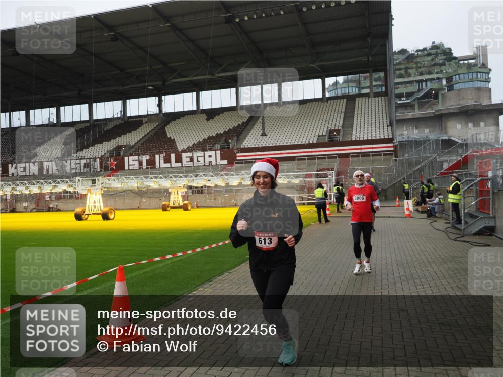 07.12.2025 - St. Pauli X-Mass-Run No. 15 Fabian Wolf http://msf.ph/oto/9422456 07.12.2025 11:52:28 Ziel 613, 618, 620, 627, 644, 3276, 3280, 3886 meine-sportfotos.de