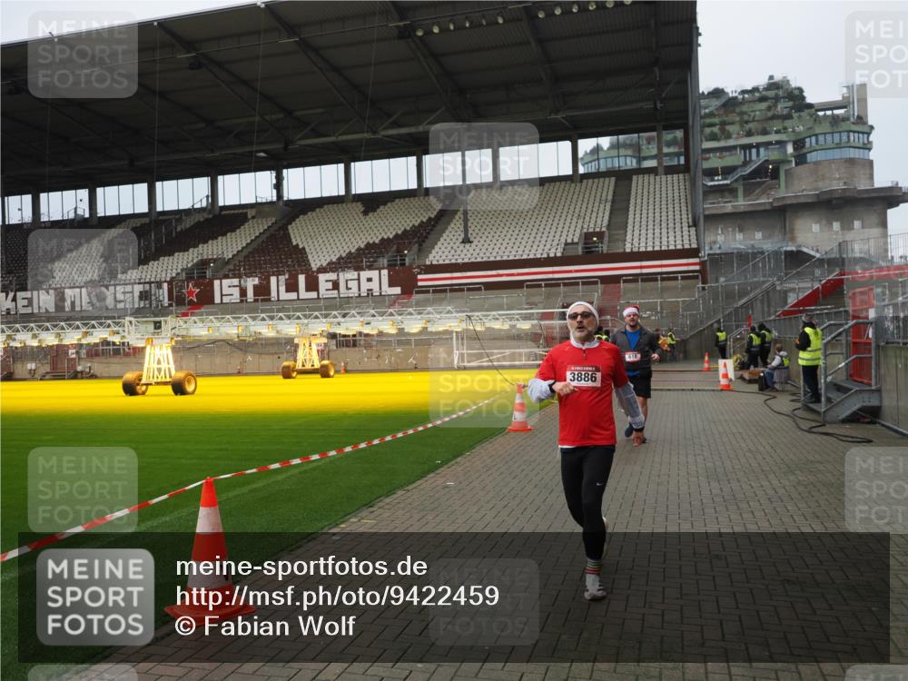 07.12.2025 - St. Pauli X-Mass-Run No. 15 Fabian Wolf http://msf.ph/oto/9422459 07.12.2025 11:52:29 Ziel 613, 618, 620, 627, 644, 3276, 3280, 3886 meine-sportfotos.de
