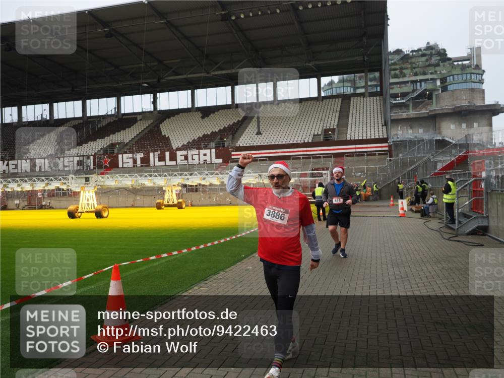 07.12.2025 - St. Pauli X-Mass-Run No. 15 Fabian Wolf http://msf.ph/oto/9422463 07.12.2025 11:52:30 Ziel 613, 618, 620, 627, 644, 3276, 3280, 3886 meine-sportfotos.de