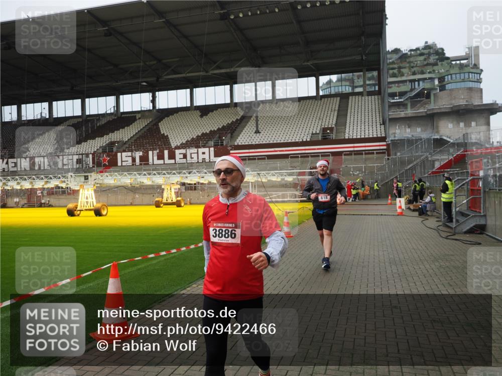 07.12.2025 - St. Pauli X-Mass-Run No. 15 Fabian Wolf http://msf.ph/oto/9422466 07.12.2025 11:52:30 Ziel 613, 618, 620, 627, 644, 3276, 3280, 3886 meine-sportfotos.de