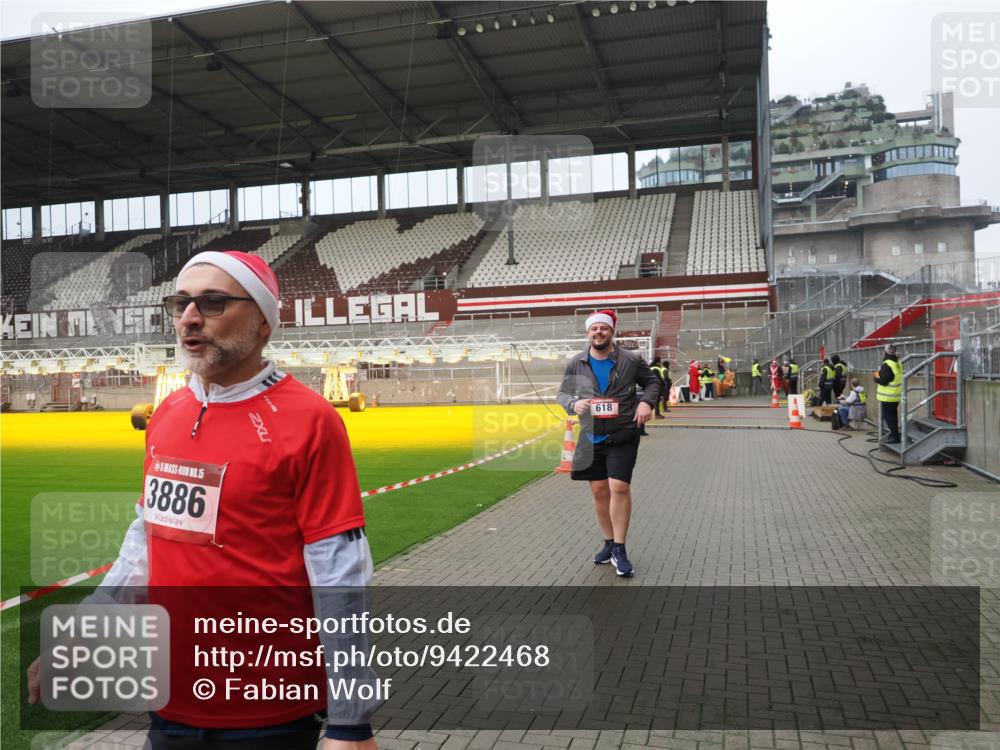 07.12.2025 - St. Pauli X-Mass-Run No. 15 Fabian Wolf http://msf.ph/oto/9422468 07.12.2025 11:52:31 Ziel 613, 618, 620, 627, 644, 3276, 3280, 3886 meine-sportfotos.de