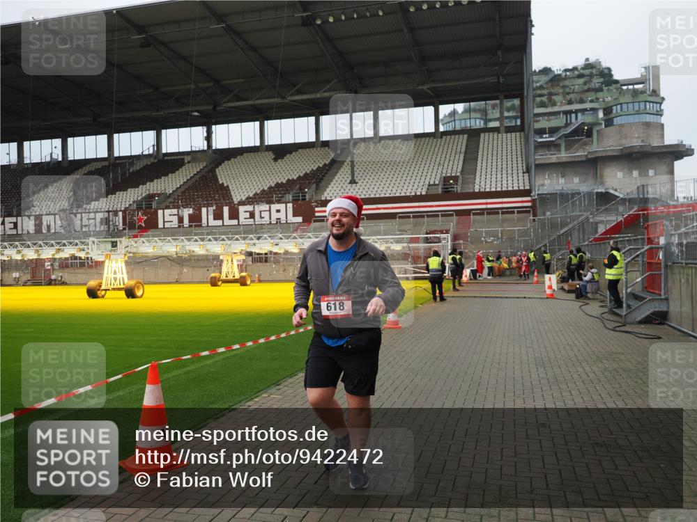07.12.2025 - St. Pauli X-Mass-Run No. 15 Fabian Wolf http://msf.ph/oto/9422472 07.12.2025 11:52:32 Ziel 613, 618, 620, 627, 644, 3276, 3280, 3886 meine-sportfotos.de
