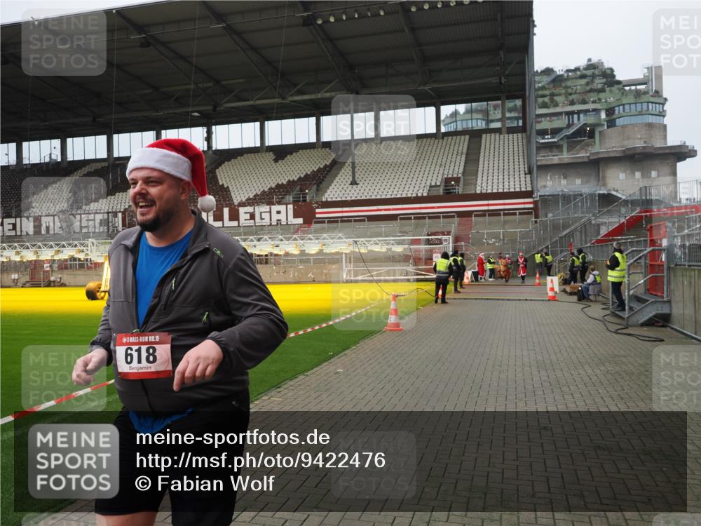 07.12.2025 - St. Pauli X-Mass-Run No. 15 Fabian Wolf http://msf.ph/oto/9422476 07.12.2025 11:52:33 Ziel 613, 618, 620, 644, 3276, 3280, 3886 meine-sportfotos.de
