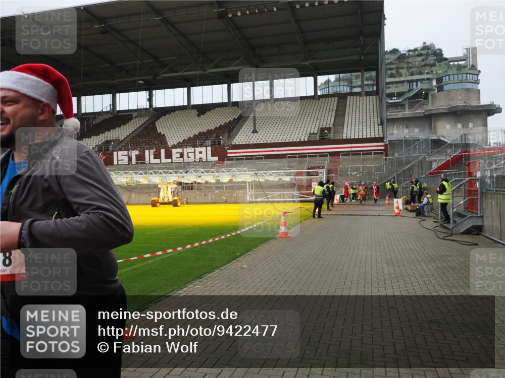 07.12.2025 - St. Pauli X-Mass-Run No. 15 Fabian Wolf http://msf.ph/oto/9422477 07.12.2025 11:52:33 Ziel 613, 618, 620, 644, 3276, 3280, 3886 meine-sportfotos.de