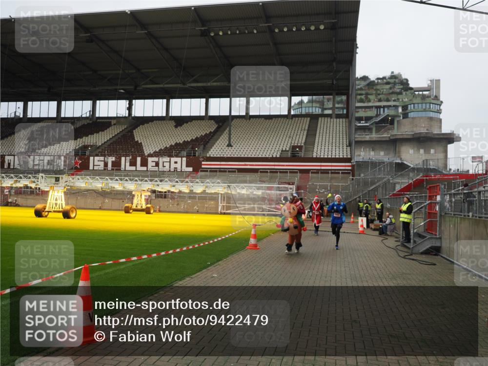 07.12.2025 - St. Pauli X-Mass-Run No. 15 Fabian Wolf http://msf.ph/oto/9422479 07.12.2025 11:52:41 Ziel 618, 982, 2862, 3886, 4612 meine-sportfotos.de