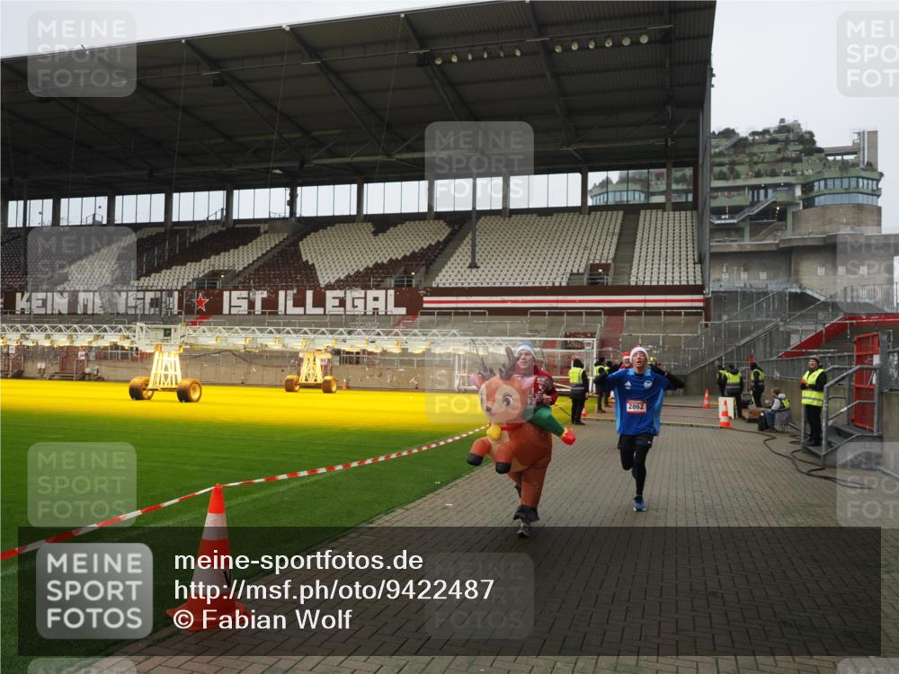 07.12.2025 - St. Pauli X-Mass-Run No. 15 Fabian Wolf http://msf.ph/oto/9422487 07.12.2025 11:52:42 Ziel 618, 982, 2862, 3886, 4612 meine-sportfotos.de