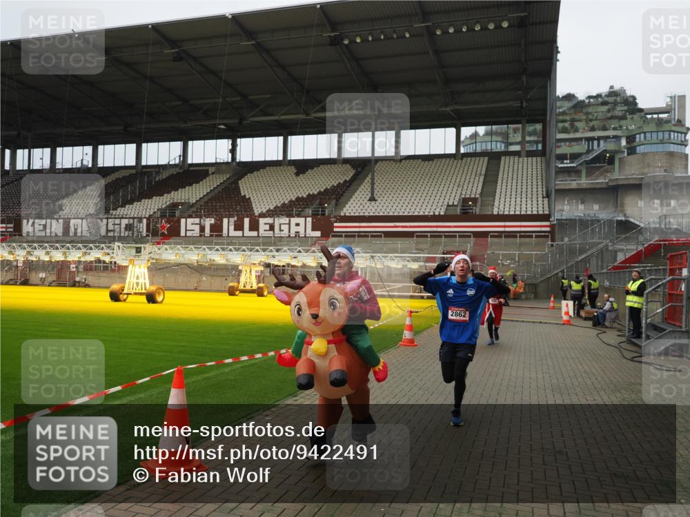 07.12.2025 - St. Pauli X-Mass-Run No. 15 Fabian Wolf http://msf.ph/oto/9422491 07.12.2025 11:52:43 Ziel 618, 982, 2862, 3886, 4612 meine-sportfotos.de