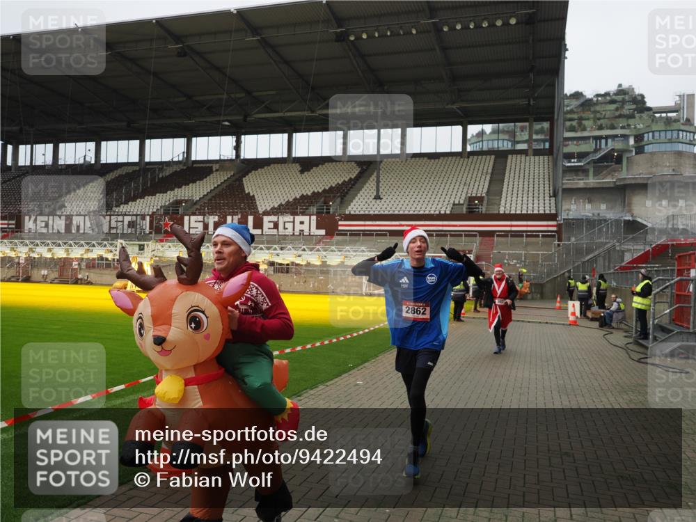 07.12.2025 - St. Pauli X-Mass-Run No. 15 Fabian Wolf http://msf.ph/oto/9422494 07.12.2025 11:52:44 Ziel 982, 2862, 4612 meine-sportfotos.de