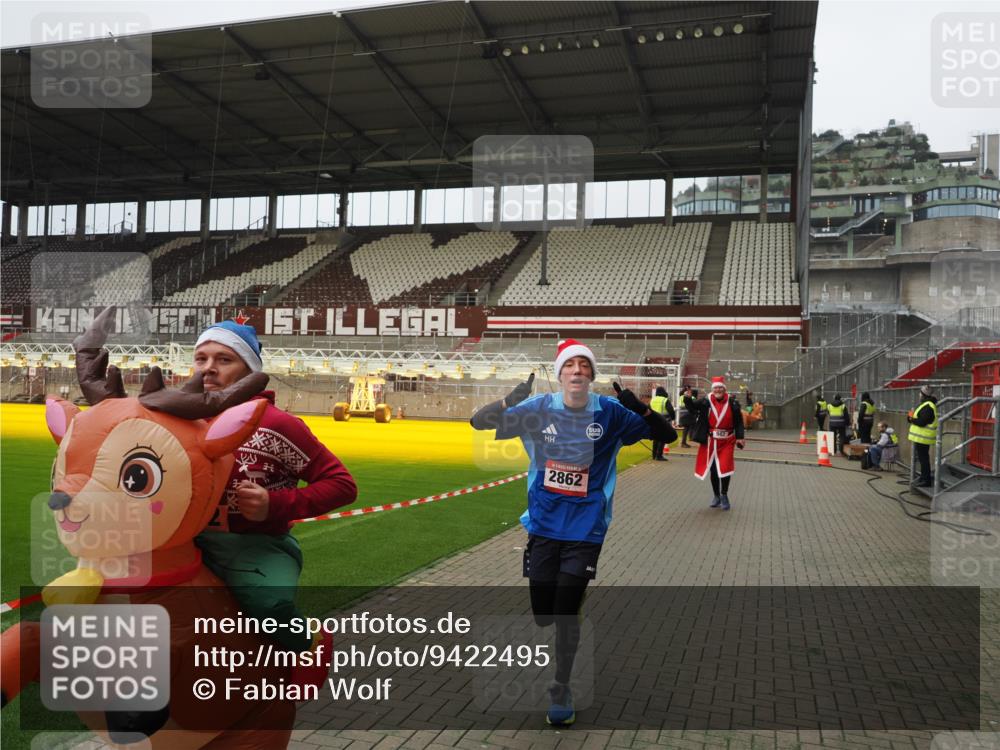 07.12.2025 - St. Pauli X-Mass-Run No. 15 Fabian Wolf http://msf.ph/oto/9422495 07.12.2025 11:52:44 Ziel 982, 2862, 4612 meine-sportfotos.de