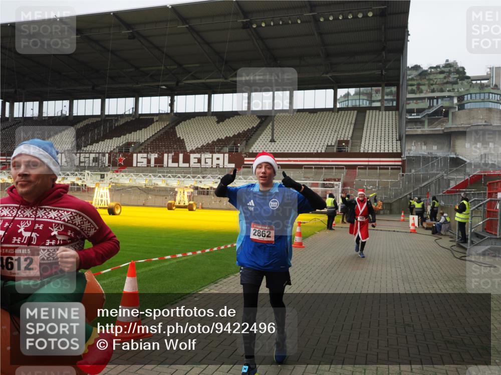 07.12.2025 - St. Pauli X-Mass-Run No. 15 Fabian Wolf http://msf.ph/oto/9422496 07.12.2025 11:52:44 Ziel 982, 2862, 4612 meine-sportfotos.de