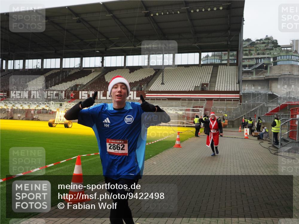 07.12.2025 - St. Pauli X-Mass-Run No. 15 Fabian Wolf http://msf.ph/oto/9422498 07.12.2025 11:52:45 Ziel 982, 2862, 4612 meine-sportfotos.de