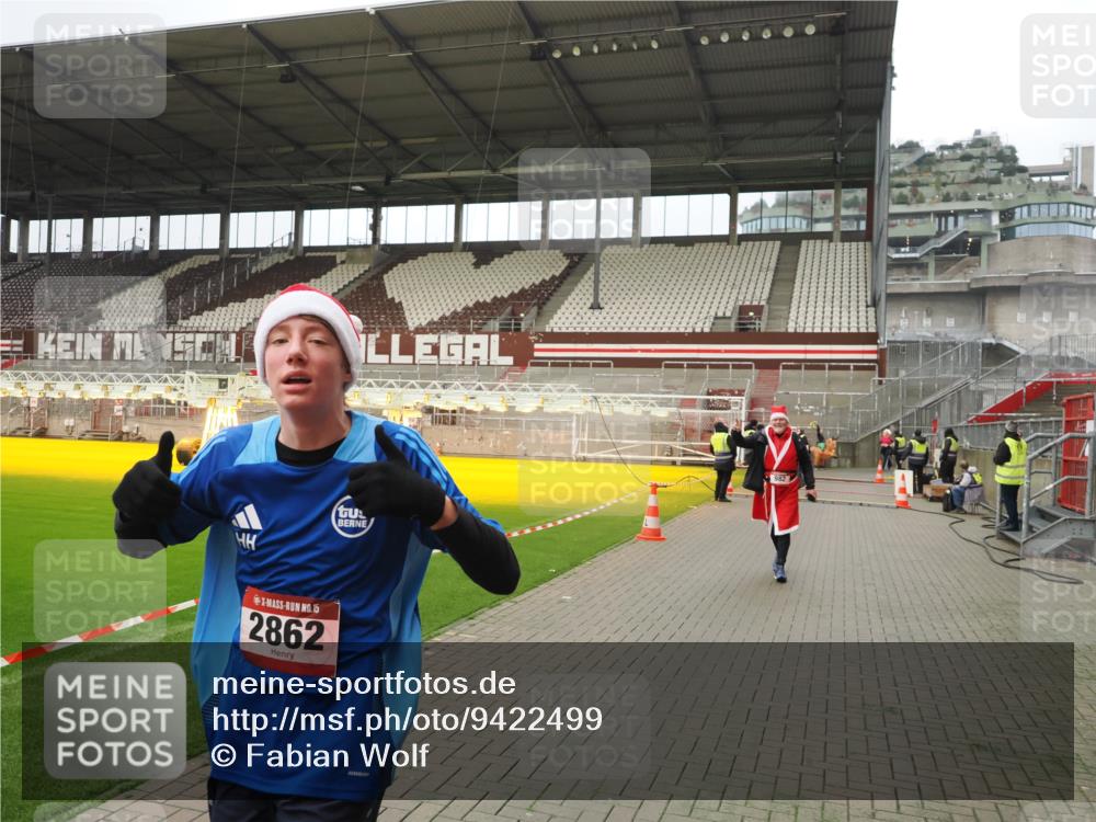 07.12.2025 - St. Pauli X-Mass-Run No. 15 Fabian Wolf http://msf.ph/oto/9422499 07.12.2025 11:52:45 Ziel 982, 2862, 4612 meine-sportfotos.de