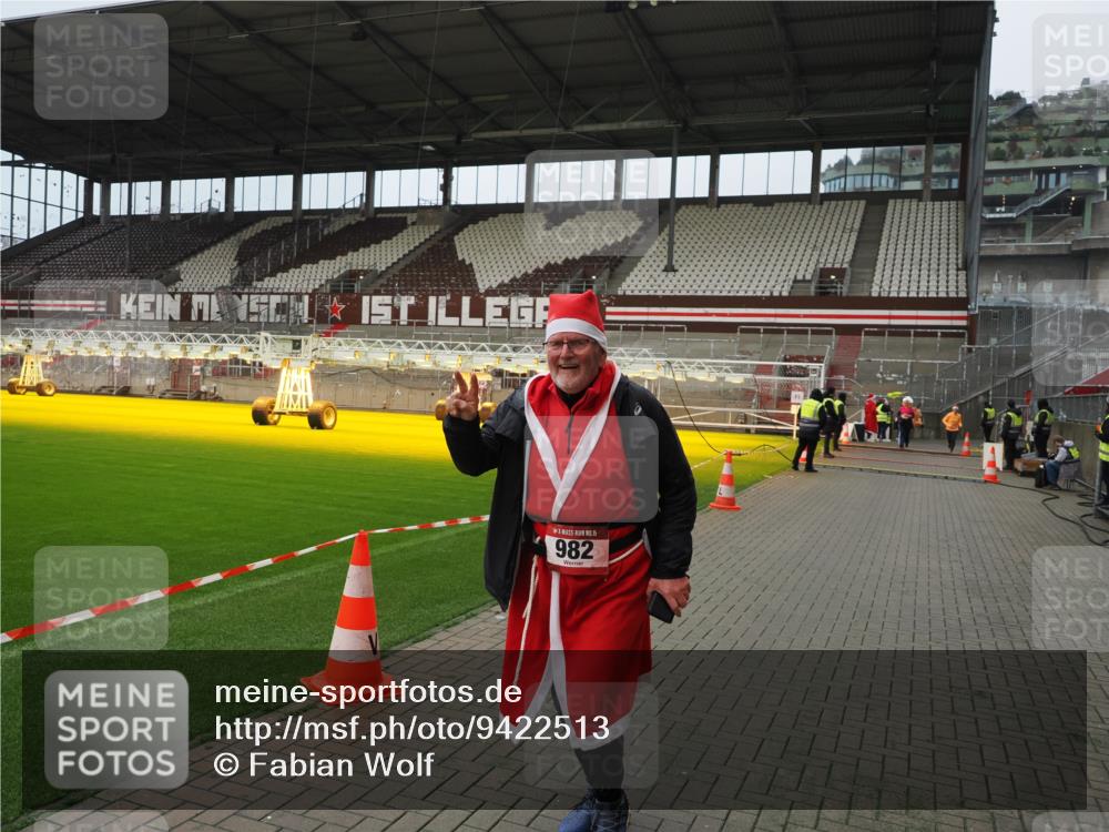 07.12.2025 - St. Pauli X-Mass-Run No. 15 Fabian Wolf http://msf.ph/oto/9422513 07.12.2025 11:52:48 Ziel 982, 2862, 4612 meine-sportfotos.de