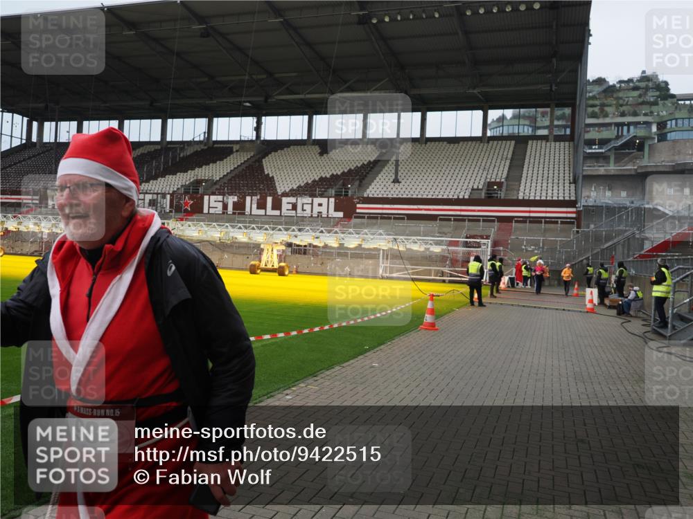 07.12.2025 - St. Pauli X-Mass-Run No. 15 Fabian Wolf http://msf.ph/oto/9422515 07.12.2025 11:52:49 Ziel 982, 2862, 4612 meine-sportfotos.de