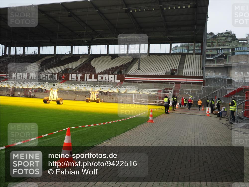 07.12.2025 - St. Pauli X-Mass-Run No. 15 Fabian Wolf http://msf.ph/oto/9422516 07.12.2025 11:52:49 Ziel 982, 2862, 4612 meine-sportfotos.de