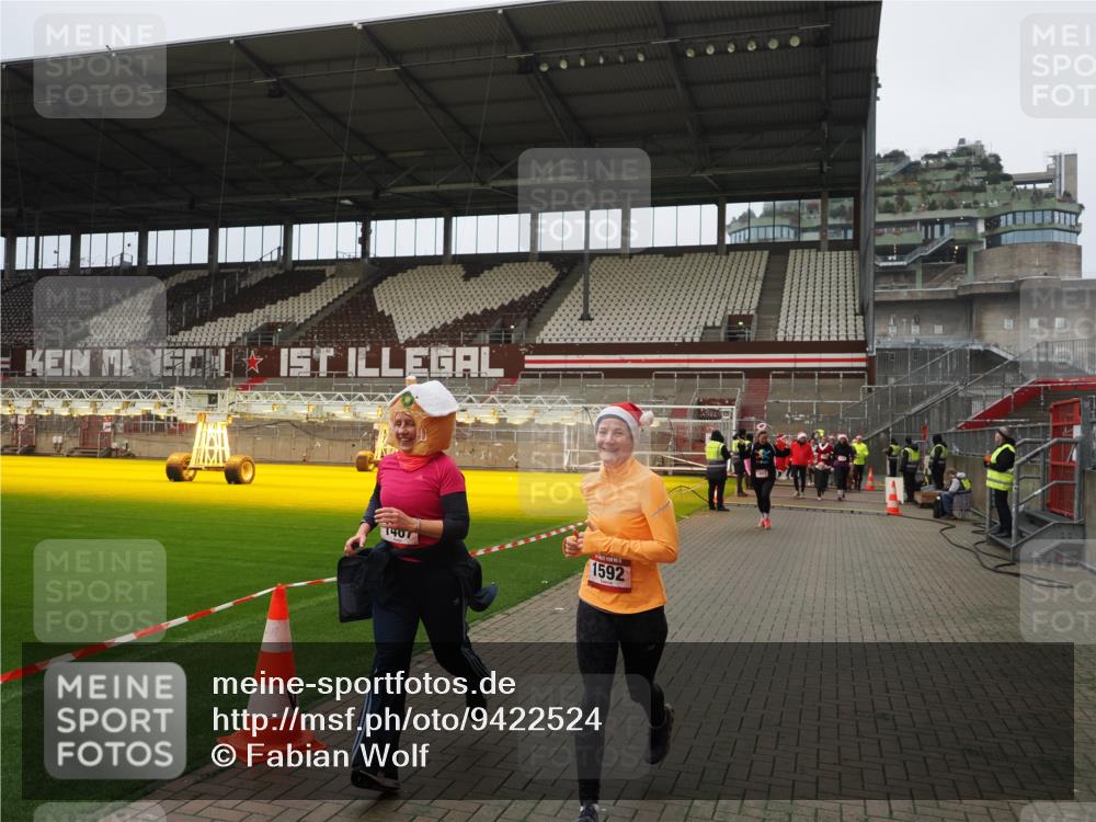 07.12.2025 - St. Pauli X-Mass-Run No. 15 Fabian Wolf http://msf.ph/oto/9422524 07.12.2025 11:52:59 Ziel 1467, 1592, 1803, 2862, 3749, 3750 meine-sportfotos.de