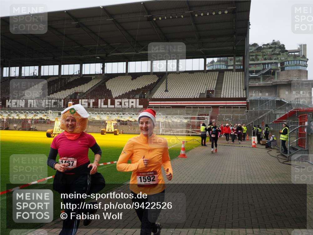 07.12.2025 - St. Pauli X-Mass-Run No. 15 Fabian Wolf http://msf.ph/oto/9422526 07.12.2025 11:53:00 Ziel 1467, 1592, 1803, 3006, 3749, 3750 meine-sportfotos.de