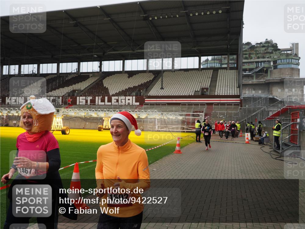 07.12.2025 - St. Pauli X-Mass-Run No. 15 Fabian Wolf http://msf.ph/oto/9422527 07.12.2025 11:53:00 Ziel 1467, 1592, 1803, 3006, 3749, 3750 meine-sportfotos.de