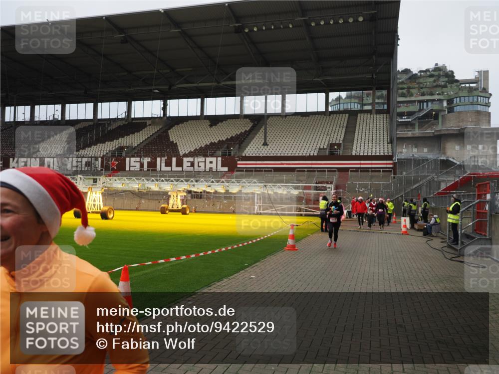 07.12.2025 - St. Pauli X-Mass-Run No. 15 Fabian Wolf http://msf.ph/oto/9422529 07.12.2025 11:53:00 Ziel 1467, 1592, 1803, 3006, 3749, 3750 meine-sportfotos.de