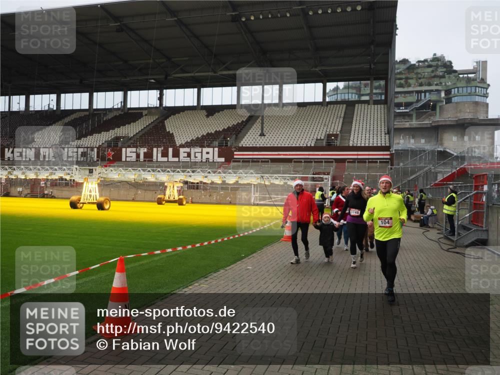 07.12.2025 - St. Pauli X-Mass-Run No. 15 Fabian Wolf http://msf.ph/oto/9422540 07.12.2025 11:53:08 Ziel 104, 524, 1238, 1239, 1289, 1290, 1467, 1592, 1803, 2685, 2735, 2966, 3006, 3355, 3356, 3749, 3750 meine-sportfotos.de