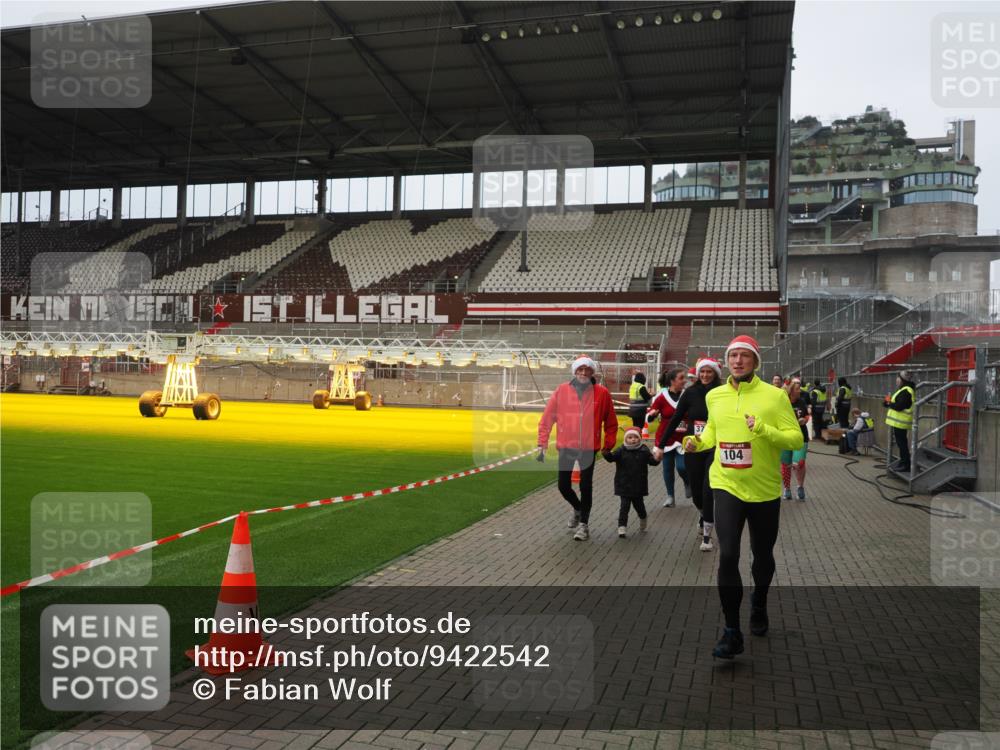 07.12.2025 - St. Pauli X-Mass-Run No. 15 Fabian Wolf http://msf.ph/oto/9422542 07.12.2025 11:53:08 Ziel 104, 524, 1238, 1239, 1289, 1290, 1467, 1592, 1803, 2685, 2735, 2966, 3006, 3355, 3356, 3749, 3750 meine-sportfotos.de