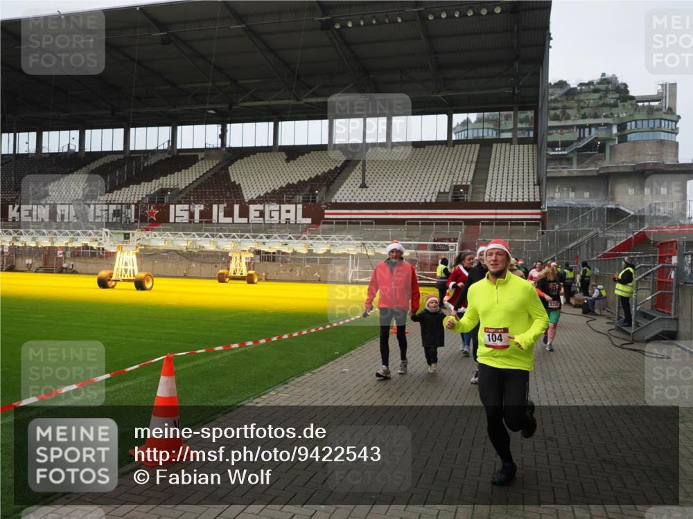 07.12.2025 - St. Pauli X-Mass-Run No. 15 Fabian Wolf http://msf.ph/oto/9422543 07.12.2025 11:53:08 Ziel 104, 524, 1238, 1239, 1289, 1290, 1467, 1592, 1803, 2685, 2735, 2966, 3006, 3355, 3356, 3749, 3750 meine-sportfotos.de