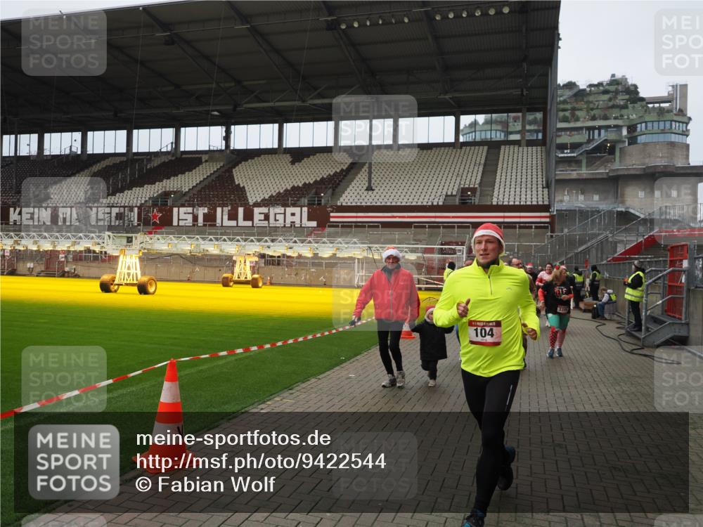 07.12.2025 - St. Pauli X-Mass-Run No. 15 Fabian Wolf http://msf.ph/oto/9422544 07.12.2025 11:53:09 Ziel 104, 524, 1238, 1239, 1289, 1290, 1467, 1592, 1803, 2685, 2735, 2966, 3006, 3355, 3356, 3749, 3750 meine-sportfotos.de