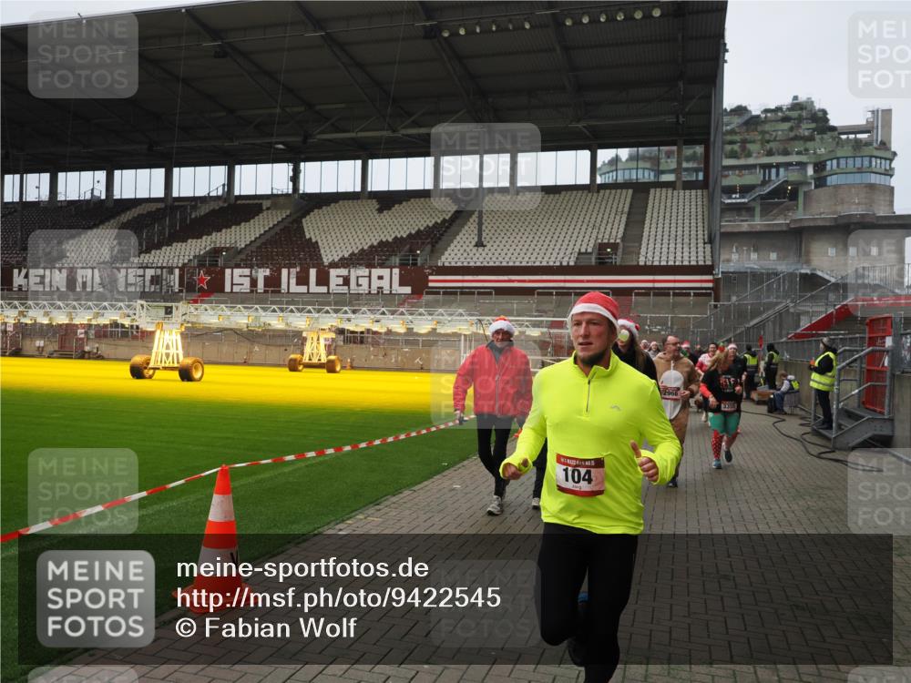 07.12.2025 - St. Pauli X-Mass-Run No. 15 Fabian Wolf http://msf.ph/oto/9422545 07.12.2025 11:53:09 Ziel 104, 524, 1238, 1239, 1289, 1290, 1467, 1592, 1803, 2685, 2735, 2966, 3006, 3355, 3356, 3749, 3750 meine-sportfotos.de